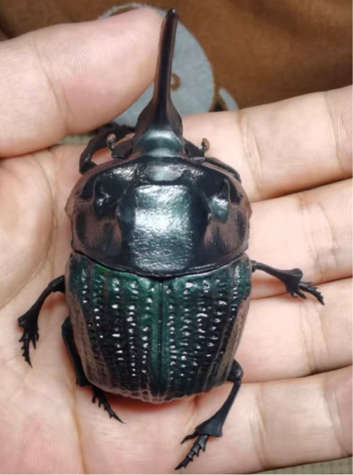 1:1 Dung Beetle Figurines