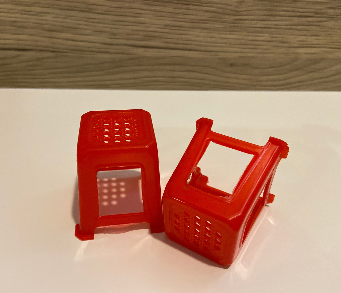 1/6 Red Plastic Chair