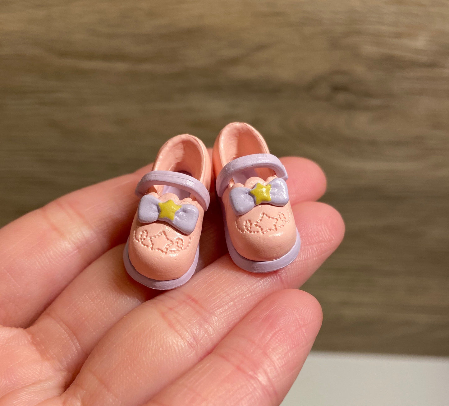 Dollhouse miniature shoes fashion accessories decor