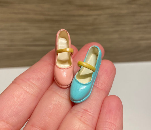 Re-ment miniature pair of shoes Dollhouse miniature fashion shoes decor