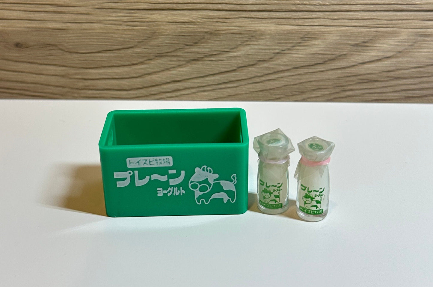 Crate with Set of 2 Milk