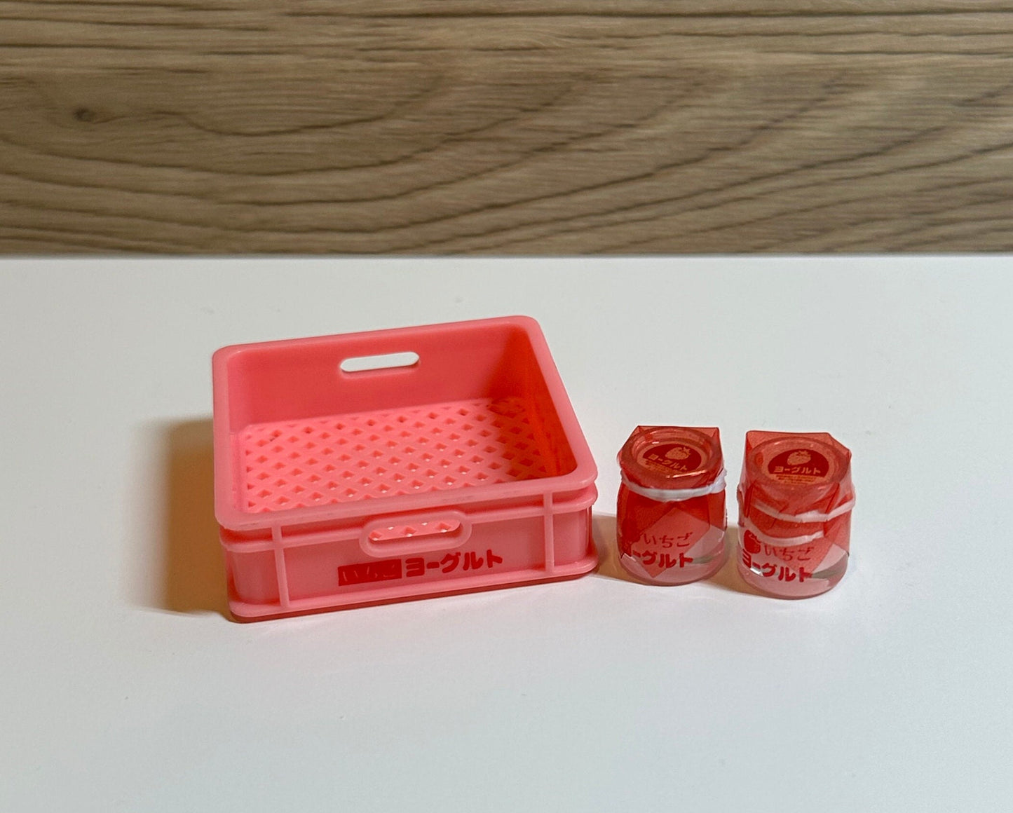 Crate with Set of 2 Milk