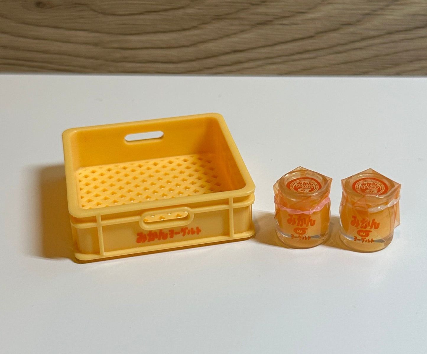 Crate with Set of 2 Milk