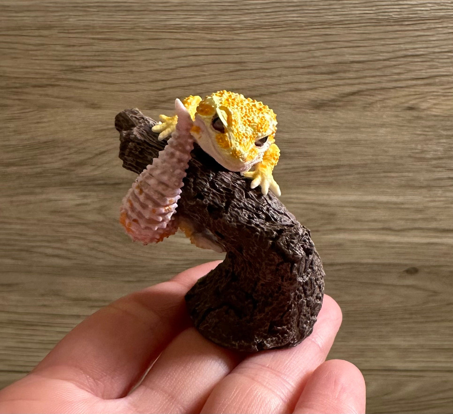 Gecko with Tree Stand Figurines